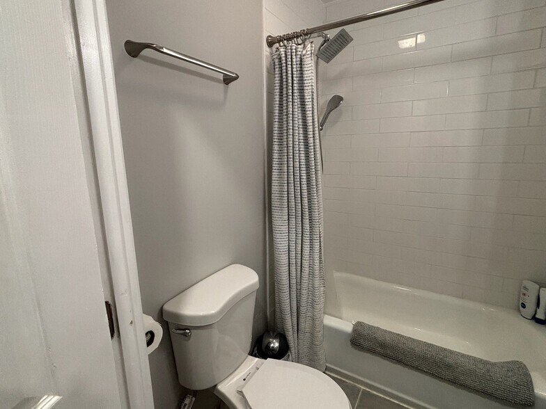 Building Photo - 2285 Emerald Heights Ct