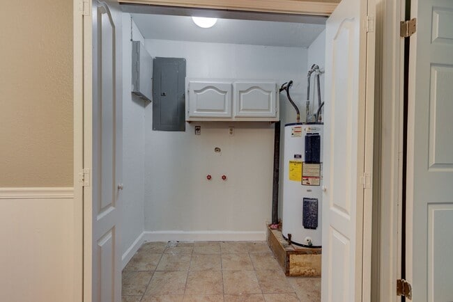 Building Photo - Freshly Renovated 3 Bedroom Home