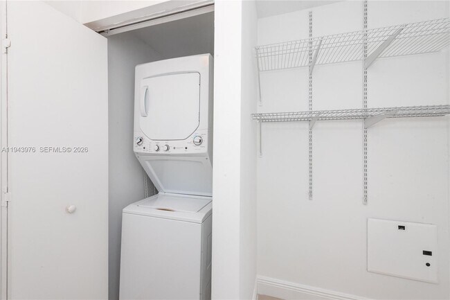 Building Photo - 60 SW 13th St