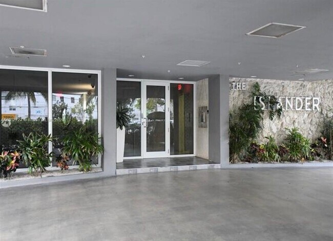 Building Photo - 1255 Collins Ave
