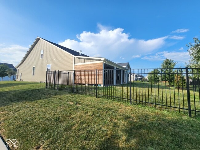 Building Photo - 15803 W Rail Dr