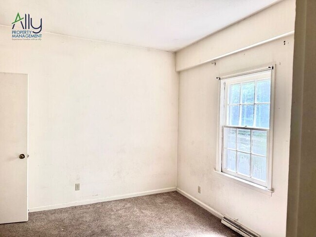Building Photo - 114 Maywood Ln