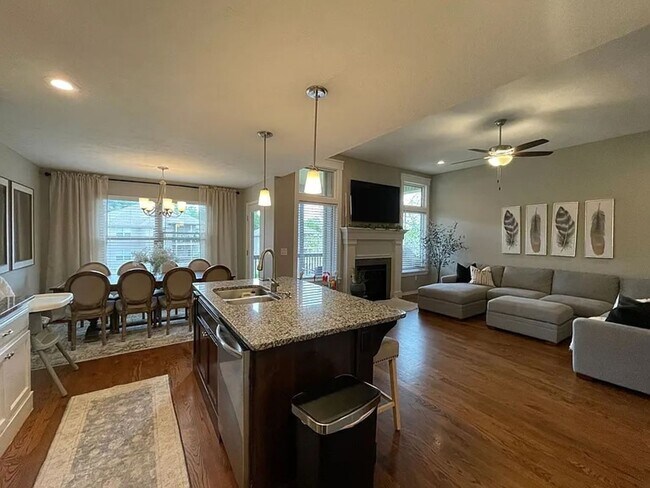 Building Photo - SPACIOUS OZARK HOME AVAILABLE AT A GREAT P...
