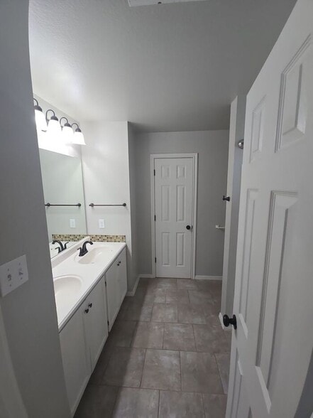 Building Photo - 173 Prairie Verbena Dr