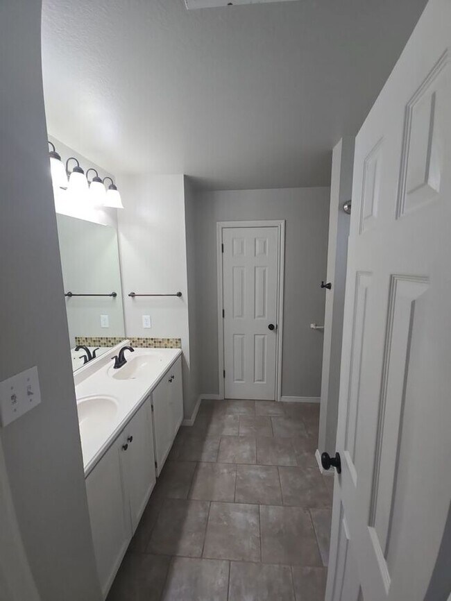 Building Photo - Cozy 3BR Home with Attached 2-Car Garage!!