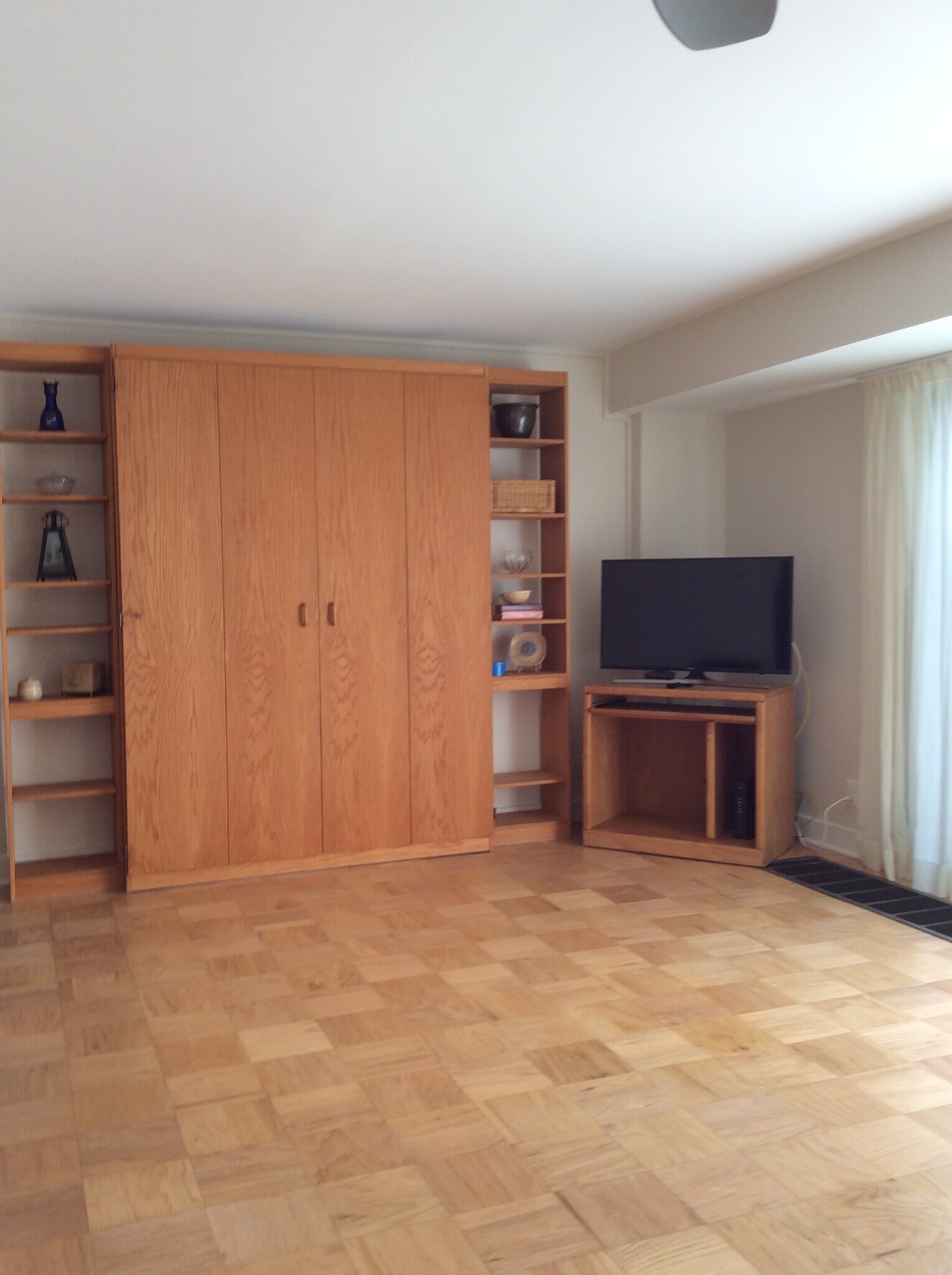 murphy bed closed - 510 N St SW