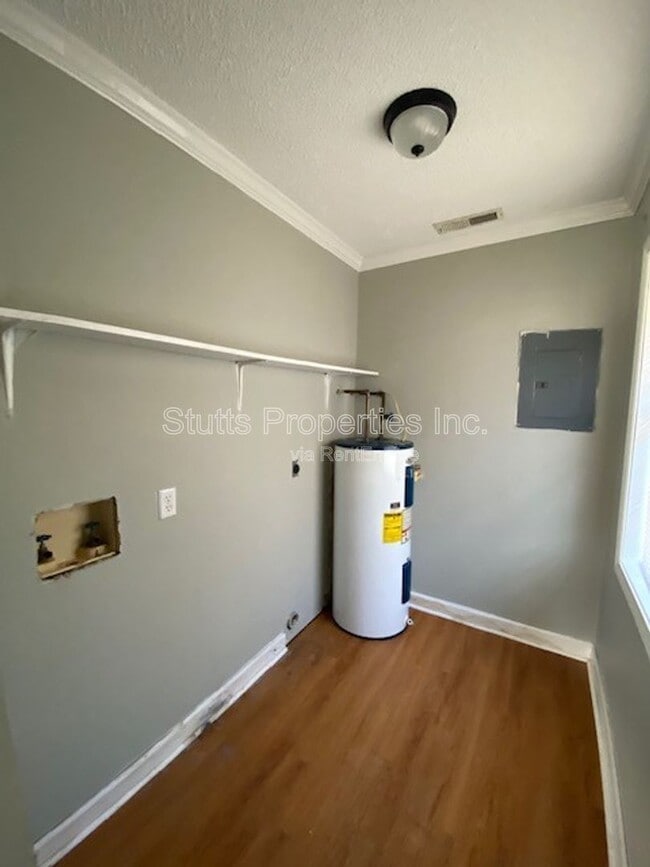 Building Photo - 545 Dulin St
