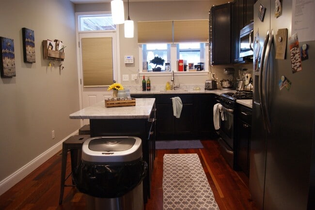 Building Photo - Charming 3 Bedroom/3 Bathroom Townhome in Canton, MD!