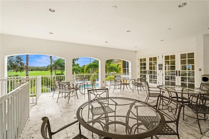 Building Photo - 5080 Fairways Cir