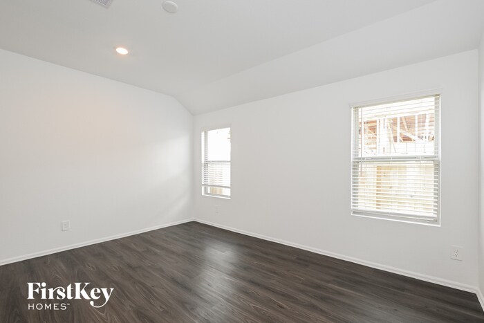Building Photo - 18430 Summit Ranch Dr