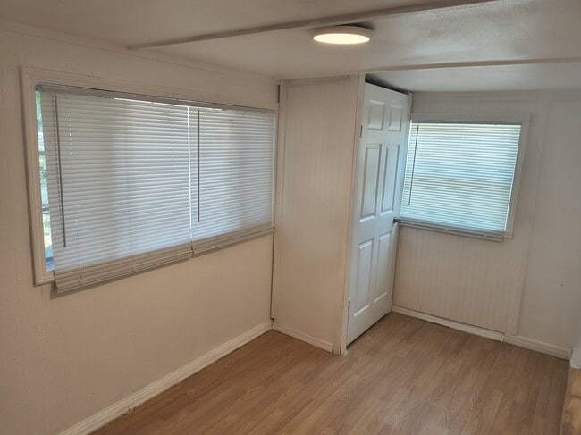 Building Photo - 708 Hickory Hill Ln