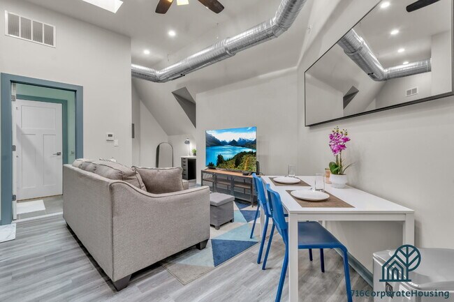 Building Photo - Furnished 2-Bedroom, 2-Bath Apartment near the Medical Campus