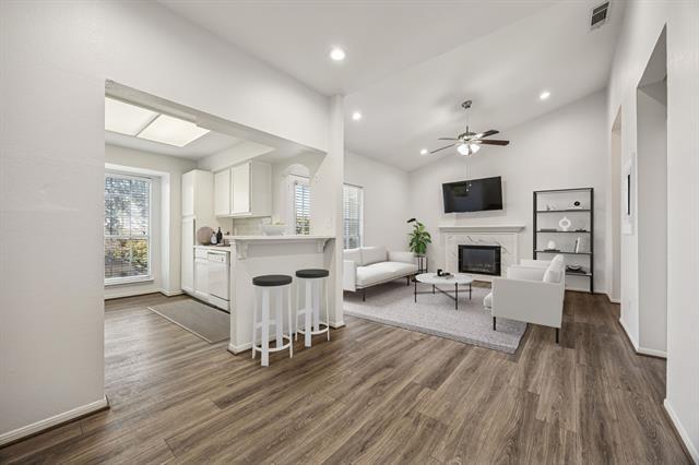 Building Photo - 8600 Coppertowne Ln