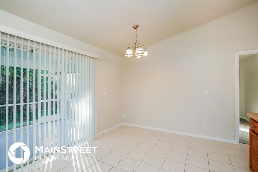 Building Photo - 725 Kari Cir