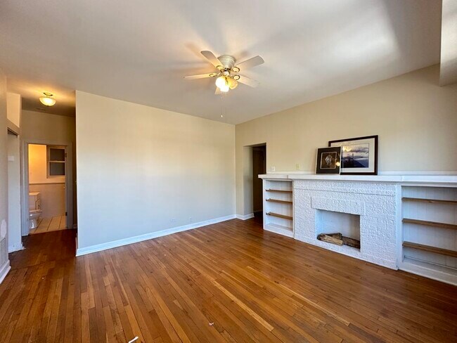 Building Photo - 4550 N Western Ave