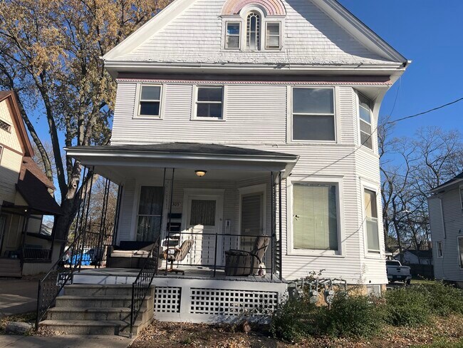 Primary Photo - 305 N View St