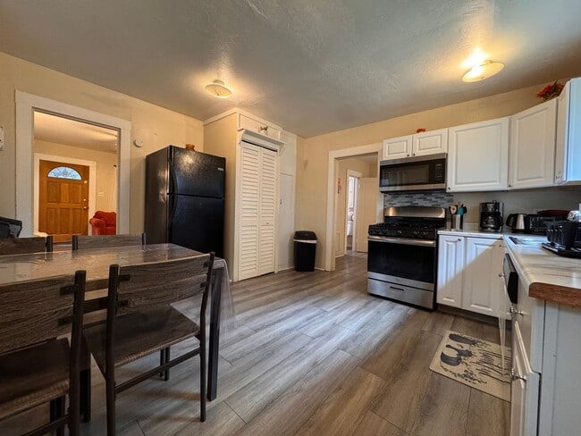 Building Photo - FULLY FURNISHED UNIT FOR RENT