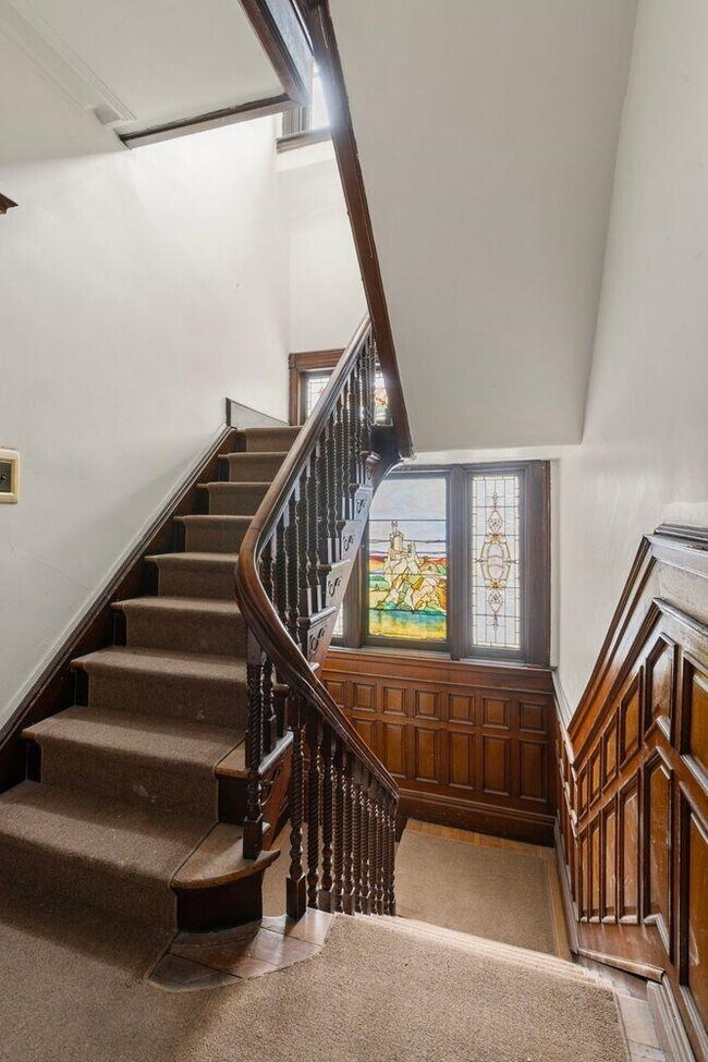 Building Photo - 6 Bonn Pl