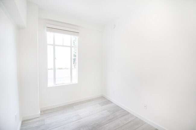 Building Photo - 3270 21st St
