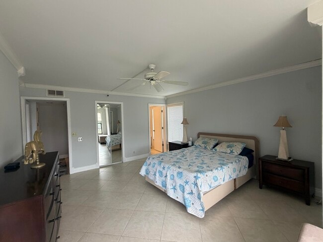 Building Photo - 14475 Strathmore Ln