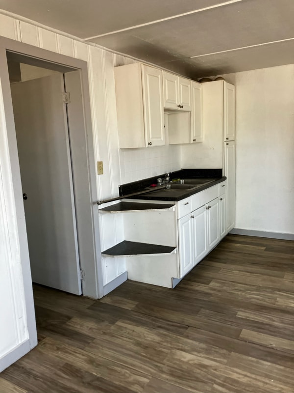 Building Photo - 498 N Main St