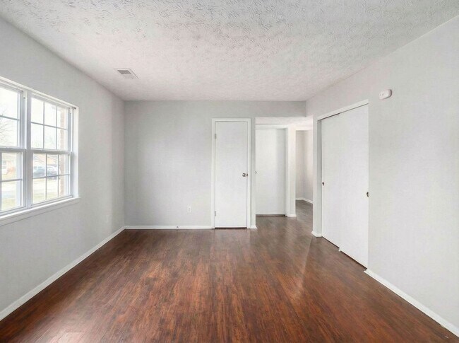 Building Photo - 1393 Summit St