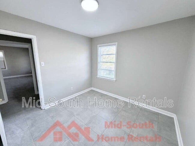 Building Photo - 2371 Imogene St