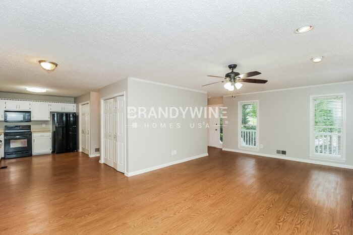 Building Photo - 244 Dene Dr