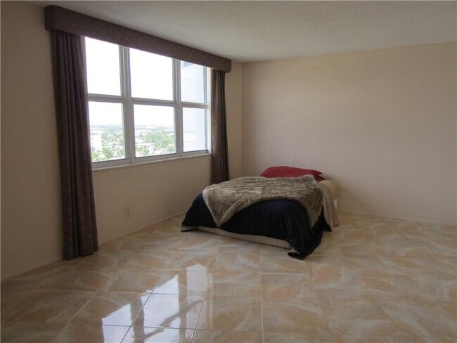 Building Photo - 1340 S Ocean Blvd