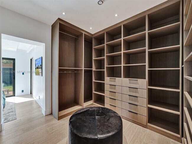 Building Photo - 2066 NE 174th St