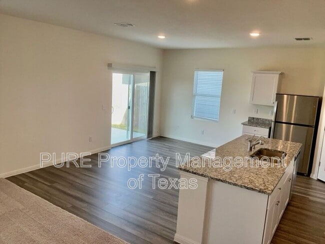 Building Photo - 203 Stonebrook Dr