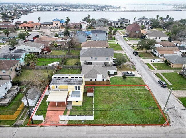 Building Photo - 5703 Fraser Ave