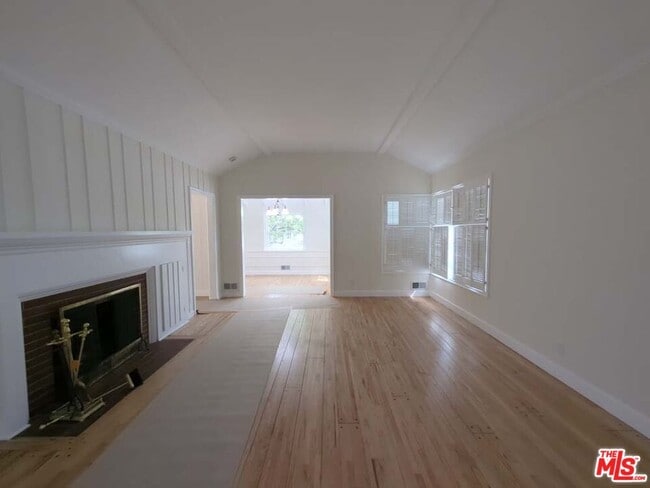 Building Photo - 4457 Simpson Ave
