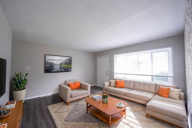Building Photo - "Charming 3-Bedroom Home in Indianapolis with Modern Comforts!"