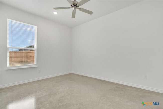 Building Photo - 3902 American Elm Dr