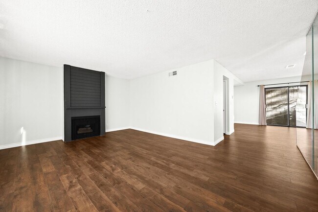 Building Photo - 1040 S Garfield Ave