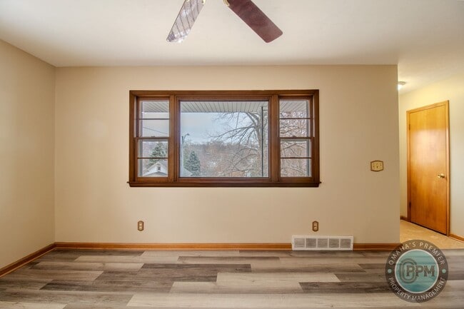 Building Photo - 3 Bed Home | 67th & Blondo