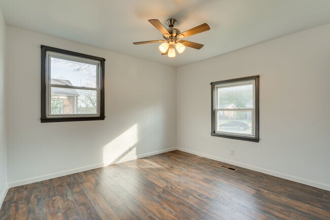 Building Photo - 1481 Snell Blvd