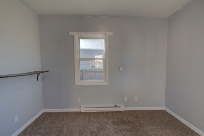 Building Photo - 123 3rd St