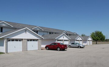 Building Photo - Two Bedroom Townhouse with Private Entranc...