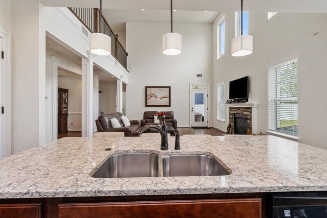 Building Photo - 5 Bedroom 3.5 bath home in Hickory Landing