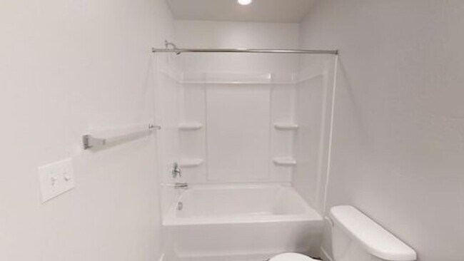 Building Photo - LUXURY TOWNHOME IN OREM!!!