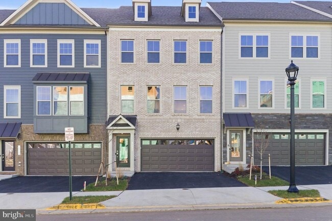 Building Photo - 1017 Venifena Terrace SE