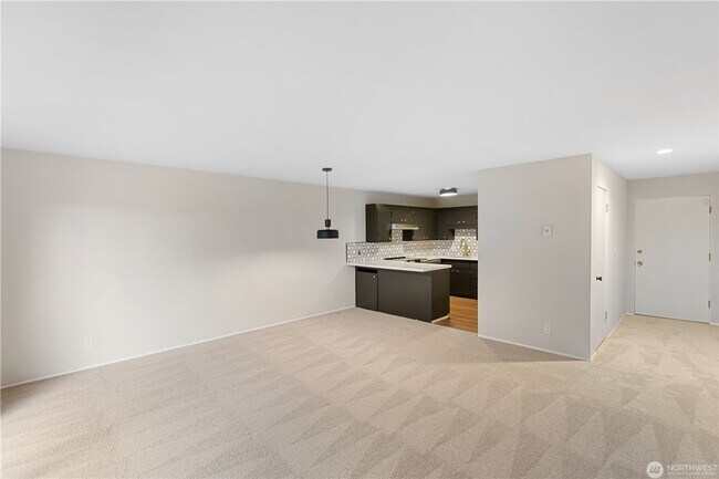 Building Photo - 1425 S Puget Dr