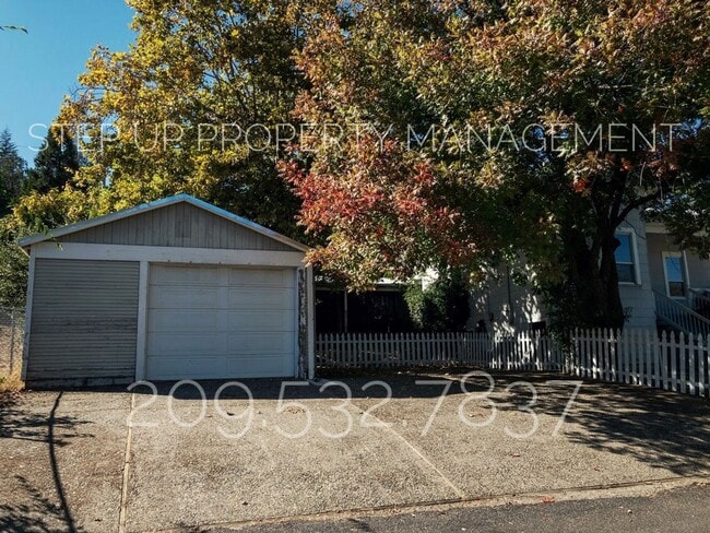 Building Photo - Conveniently located 2 Bedroom Home Near Downtown Sonora