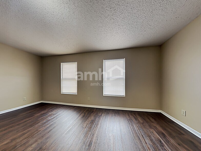 Building Photo - 1329 Central Park Dr