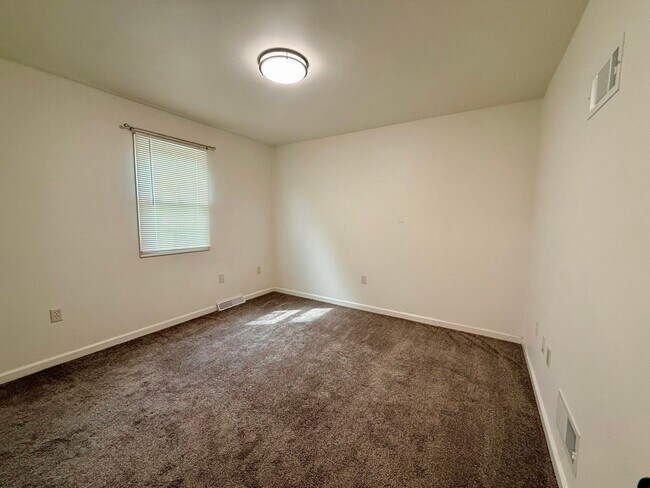 Building Photo - 202 Heatherwood Dr