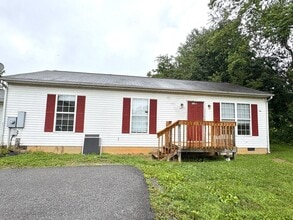 Building Photo - Roanoke St