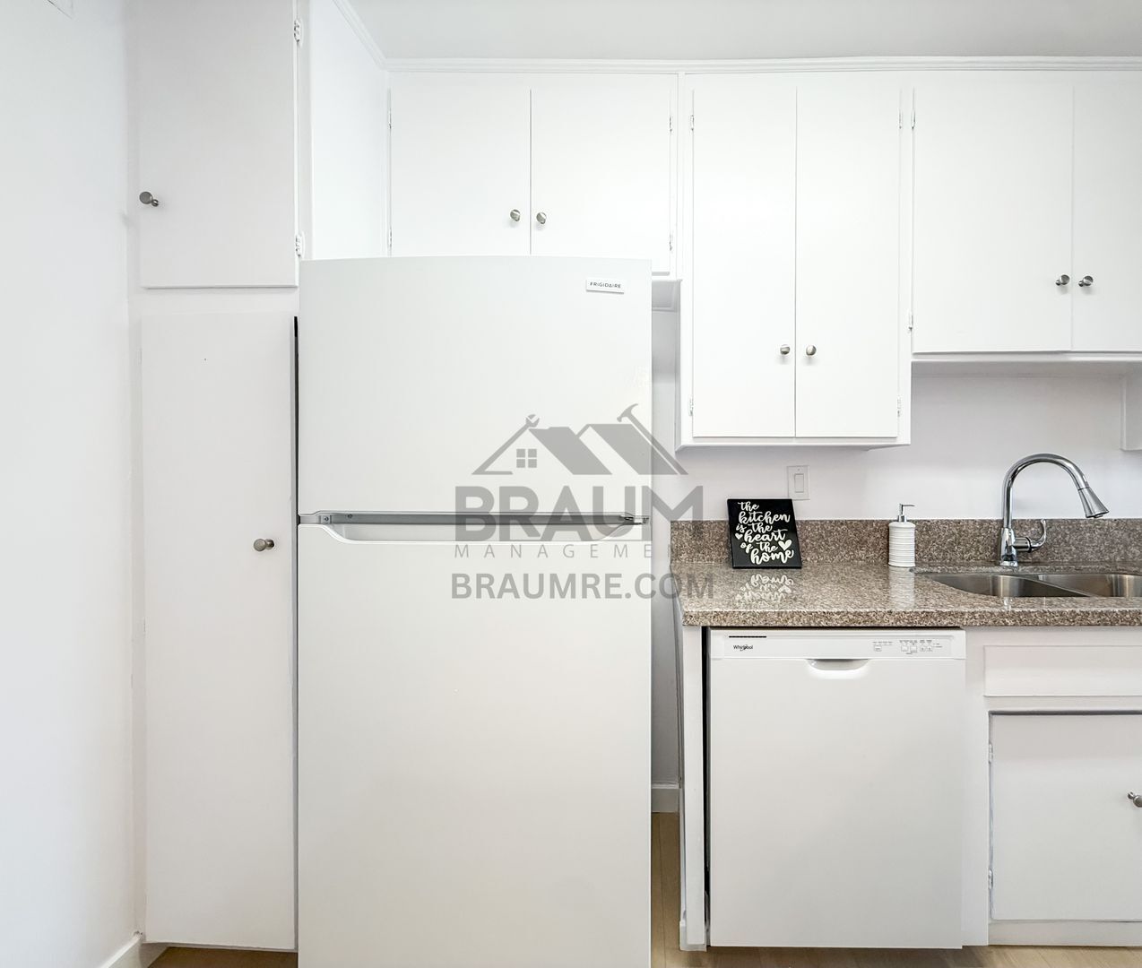 Building Photo - 6041 Whitsett Ave