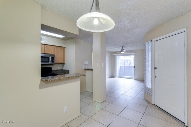 Building Photo - 4410 N Longview Ave